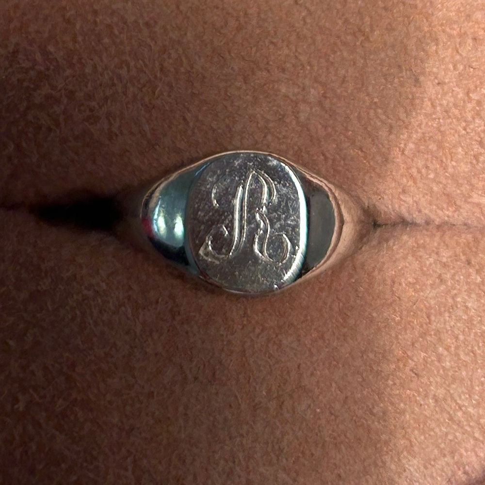 VINTAGE Sterling Silver signet ring “R” initial ring size 4